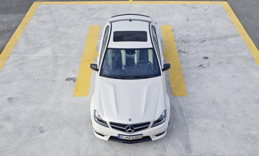  Mercedes-Benz C63 AMG 2011 года  (фото 10 из 25)